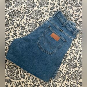 NWOT ✨ WOMEN'S HIGH RISE MID-LENGTH COWBOY SHORT